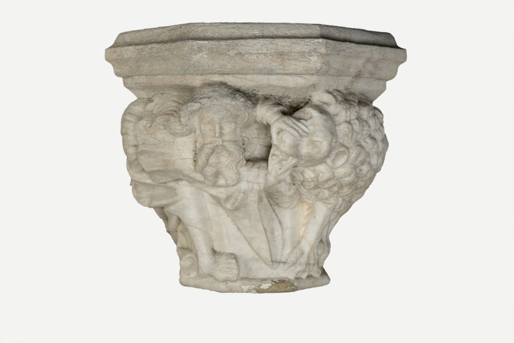Mensola con Sansone che smascella il leone